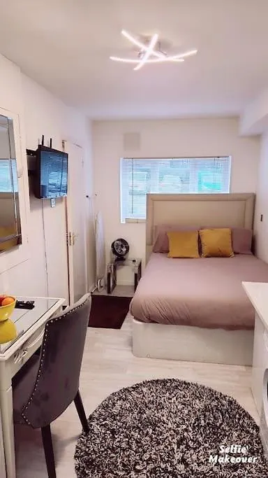 Apartment Studio Flat, Close To O2 Arena And City Airport London